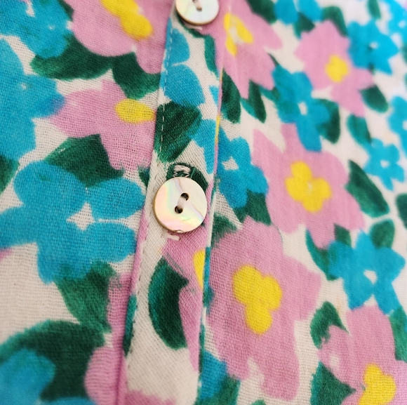 Show Me Your Mumu Leslie Top Violet's Garden Floral Size M Pink Blue Color - Picture 13 of 16